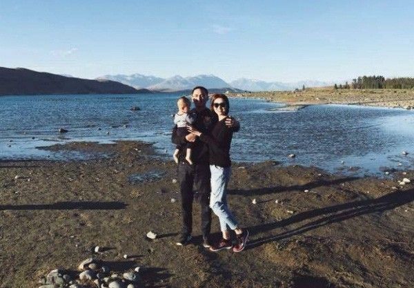 Tại đây, họ đã cùng tận hưởng những ngày đầu năm đầm ấm và hạnh phúc. Trải qua 3 năm kết hôn với Louis Nguyễn, Tăng Thanh Hà thực sự đang trải qua những ngày tháng tươi đẹp,viên mãn của cuộc sống làm dâu, làm vợ, làm mẹ. Đây là điều hoàn toàn xứng đáng với một người phụ nữ xinh đẹp, giỏi giang và khéo léo như cô.