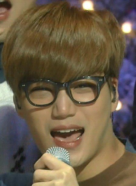 Ngôi sao thần tượng bị nghi tiếp tục chỉnh sửa mắt trong thời gian quảng bá với EXO.