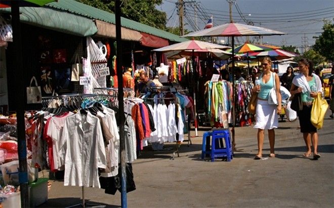 Đi bộ là cách tốt nhất để khám phá chợ cuối tuần Chatuchak