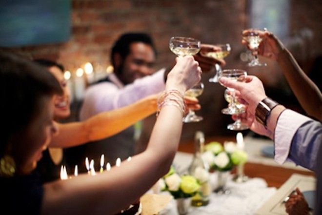 Nhiệm vụ của PG nhậu thuê là góp vui cho buổi tiệc, cao hơn là chuốc say đối tác của khách hàng của mình. Ảnh minh họa