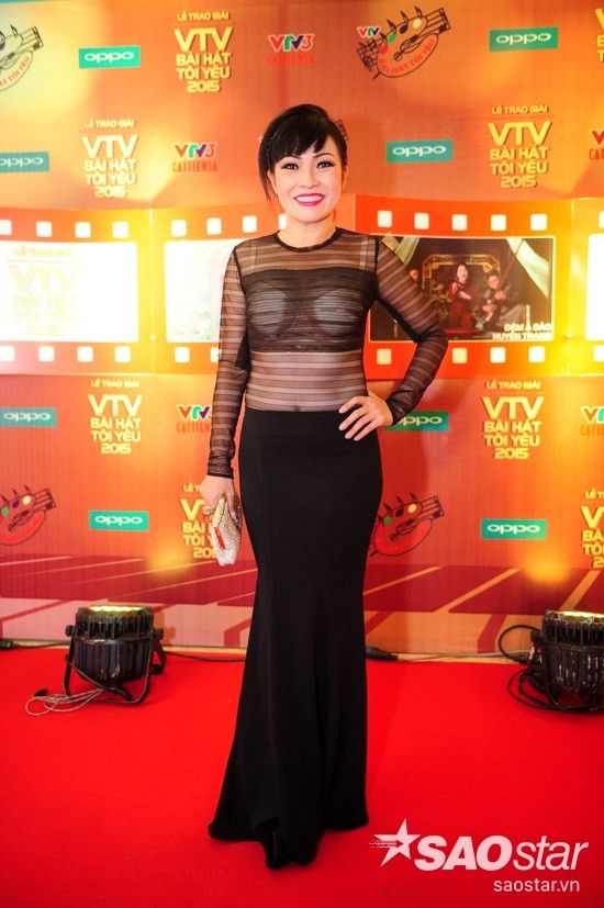 Phương Thanh trẻ trung trong bộ cánh xuyên thấu.