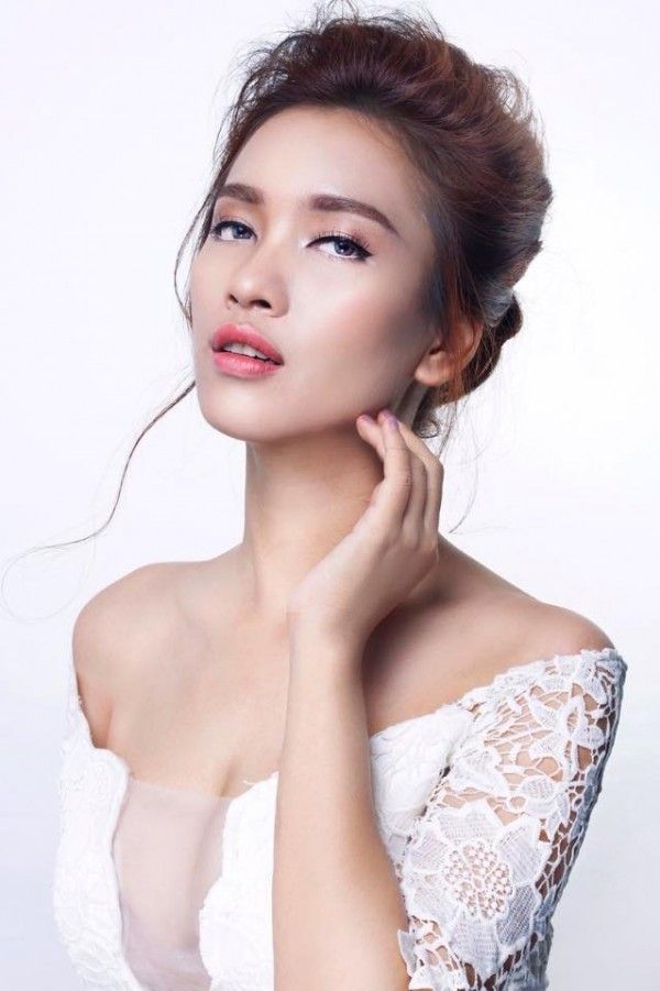 Thu hút ánh nhìn với cách tạo khối khuôn mặt rõ ràng hơn cùng đôi mày được chăm chút hơn.