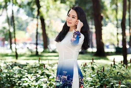 Để được gặp gỡ danh hài Hoài Linh và may mắn được anh đỡ đầu không phải là chuyện dễ dàng của Ánh Linh. Nữ ca sĩ đã rất bất ngờ khi thấy danh hài Hoài Linh quan tâm và muốn nghe giọng hát của mình một cách kỹ lưỡng hơn.