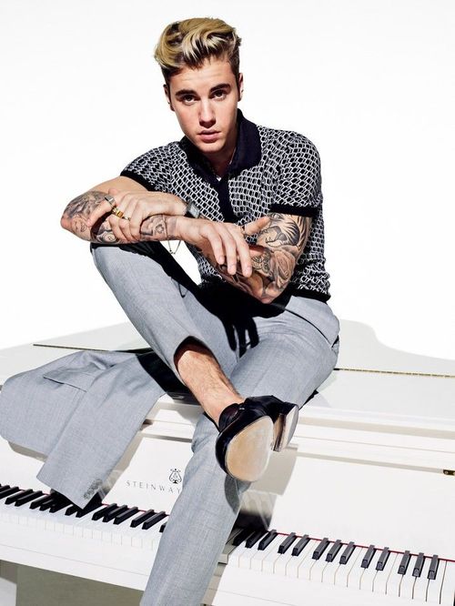 Người hâm mộ vốn quen thuộc với hình ảnh Justin xúng xính trong những trang phục thể thao sành điệu, có phần phóng khoáng.