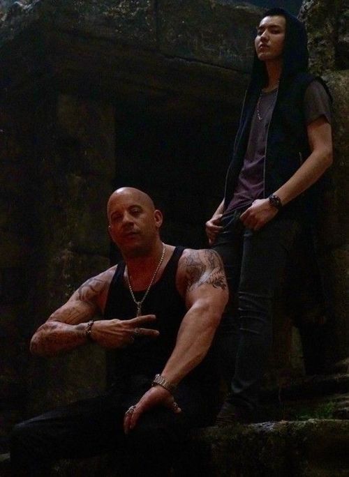 Kris cùng tài tử Vin Diesel trên trường quay xXx3.