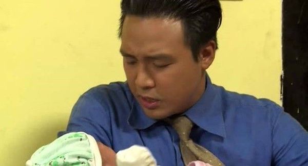 Nhận ra đứa bé mà mình hắt hủi kia lại chính là con gái thất lạc của mình, Thế Khải vô cùng ngỡ ngàng.