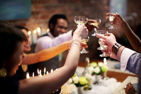 Nhiệm vụ của PG nhậu thuê là góp vui cho buổi tiệc, cao hơn là chuốc say đối tác của khách hàng của mình. Ảnh minh họa