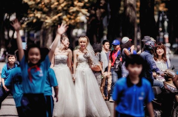 Từ một đôi bạn thân thiết, cả hai chính thức trở thành người yêu của nhau.