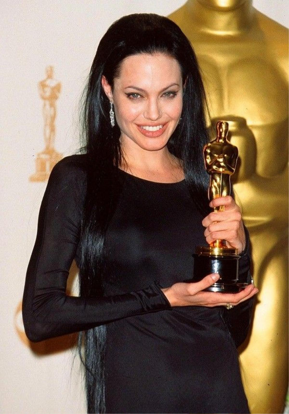 Mar 26, 2000; LOS ANGELES, CA, USA; NORTH AMERICAN SALES ONLY 72nd Academy Awards: OSCARS 2000. Best supporting actress ANGELINA JOLIE. Mandatory Credit: Photo by Chris Delmas/ZUMA Press. (©) Copyright 2000 by Chris Delmas