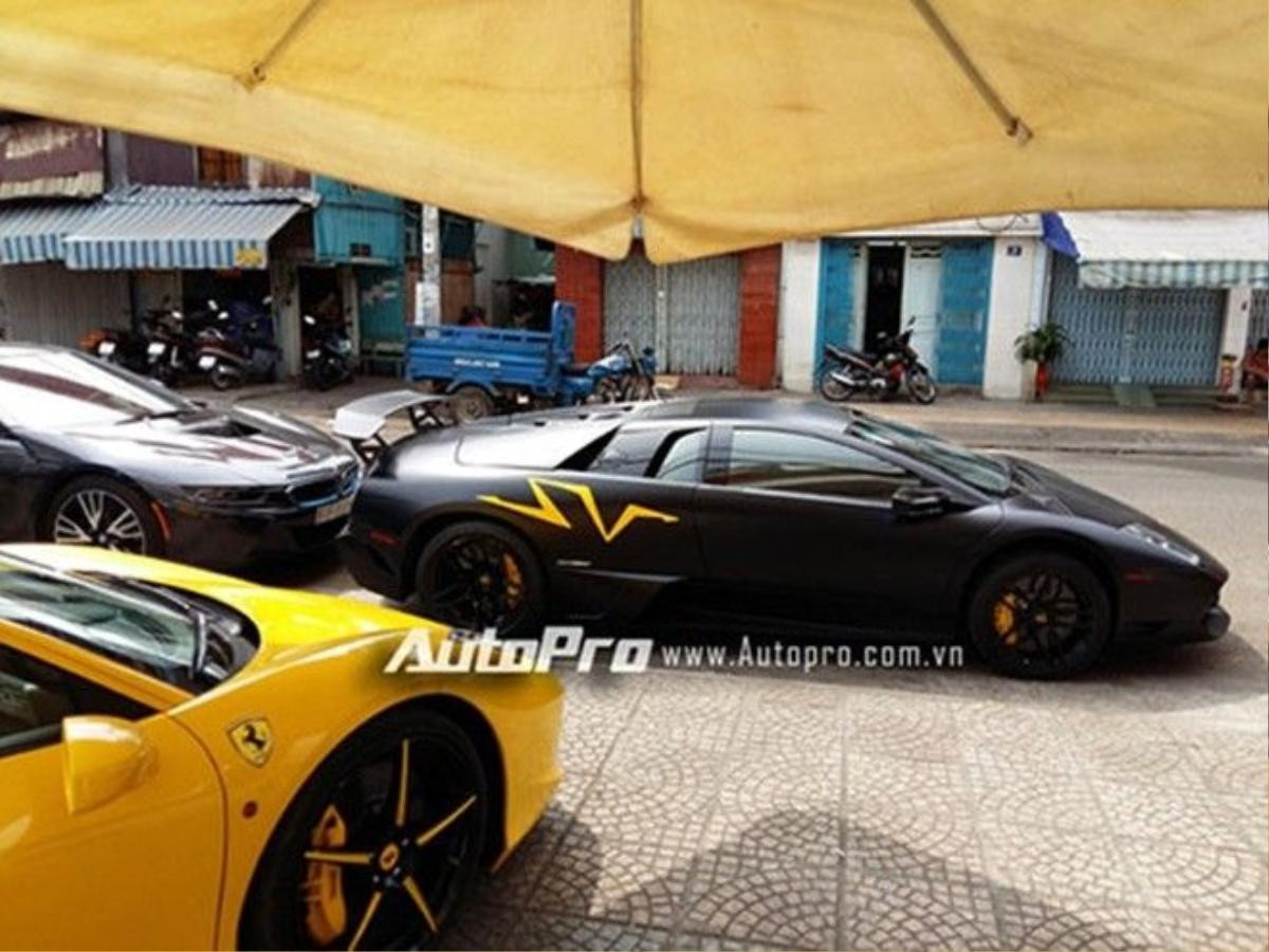 "Trái tim" của Lamborghini Murcielago LP670-4 SV là khối động cơ V12, dung tích 6,5 lít, sản sinh công suất tối đa 670 mã lực và mô-men xoắn cực đại 650 Nm. Sức mạnh động cơ cho phép xe tăng tốc từ 0-100 km/h trong 3,3 giây và đạt tốc độ tối đa 342 km/h.