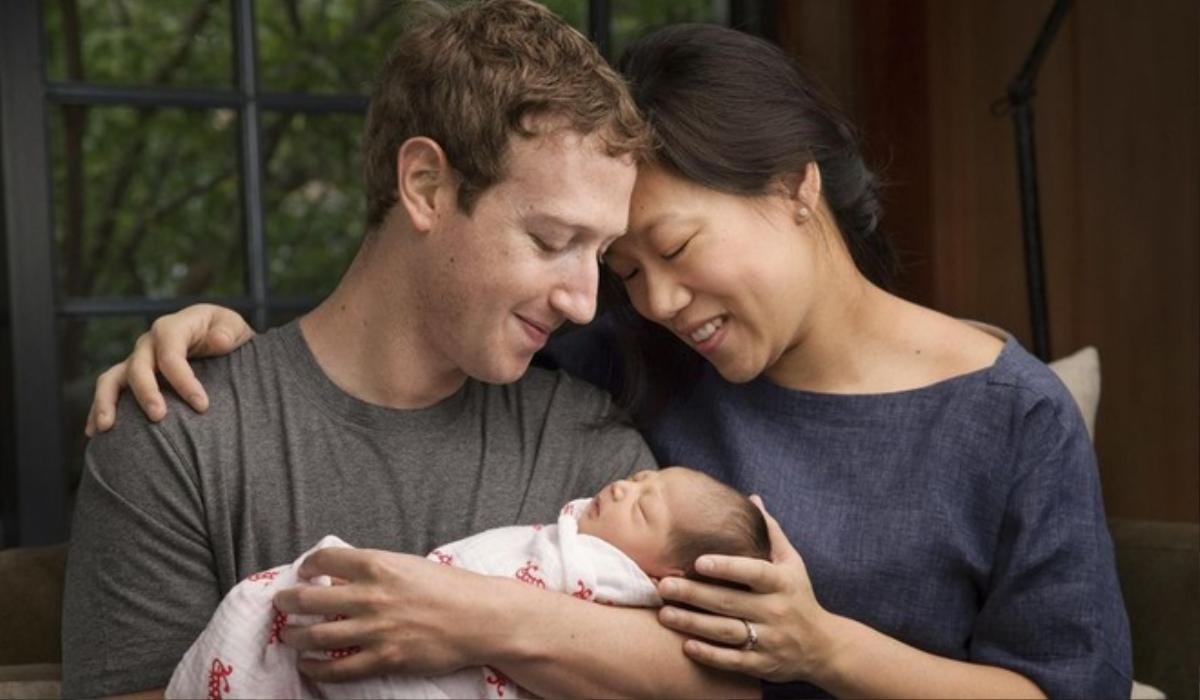 1. Mark Zuckerberg (Mỹ) Tài sản: 44,6 tỷ USD (+11,2 tỷ USD) Xếp hạng tỷ phú thế giới: 6 Nguồn tài sản: Facebook Cổ phiếu mạng xã hội lớn nhất thế giới đã tăng 35% năm ngoái. Doanh thu Facebook cũng tăng 44% lên 18 tỷ USD. Dù vậy, đây cũng có thể là lần cuối Zuckerberg dẫn đầu danh sách này. Vì tháng 12 năm ngoái, để mừng con gái đầu lòng, hai vợ chồng anh đã thông báo kế hoạch hiến tặng 99% cổ phiếu Facebook - gần như toàn bộ tài sản - để làm từ thiện.